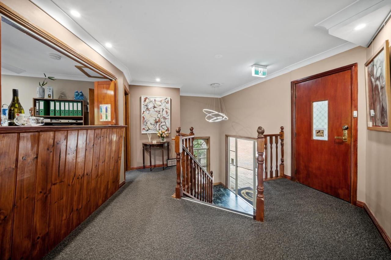 Oasis Inn Ulladulla - Welcoming Guests 18 Years And Older ภายนอก รูปภาพ