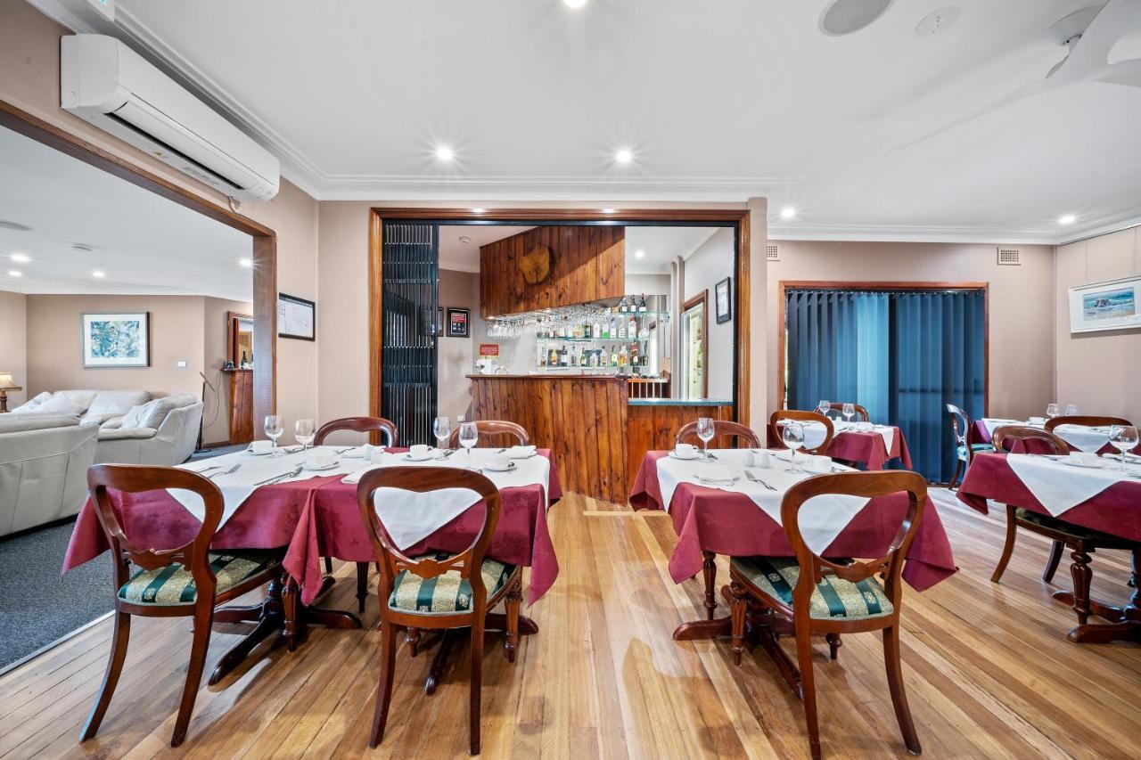 Oasis Inn Ulladulla - Welcoming Guests 18 Years And Older ภายนอก รูปภาพ