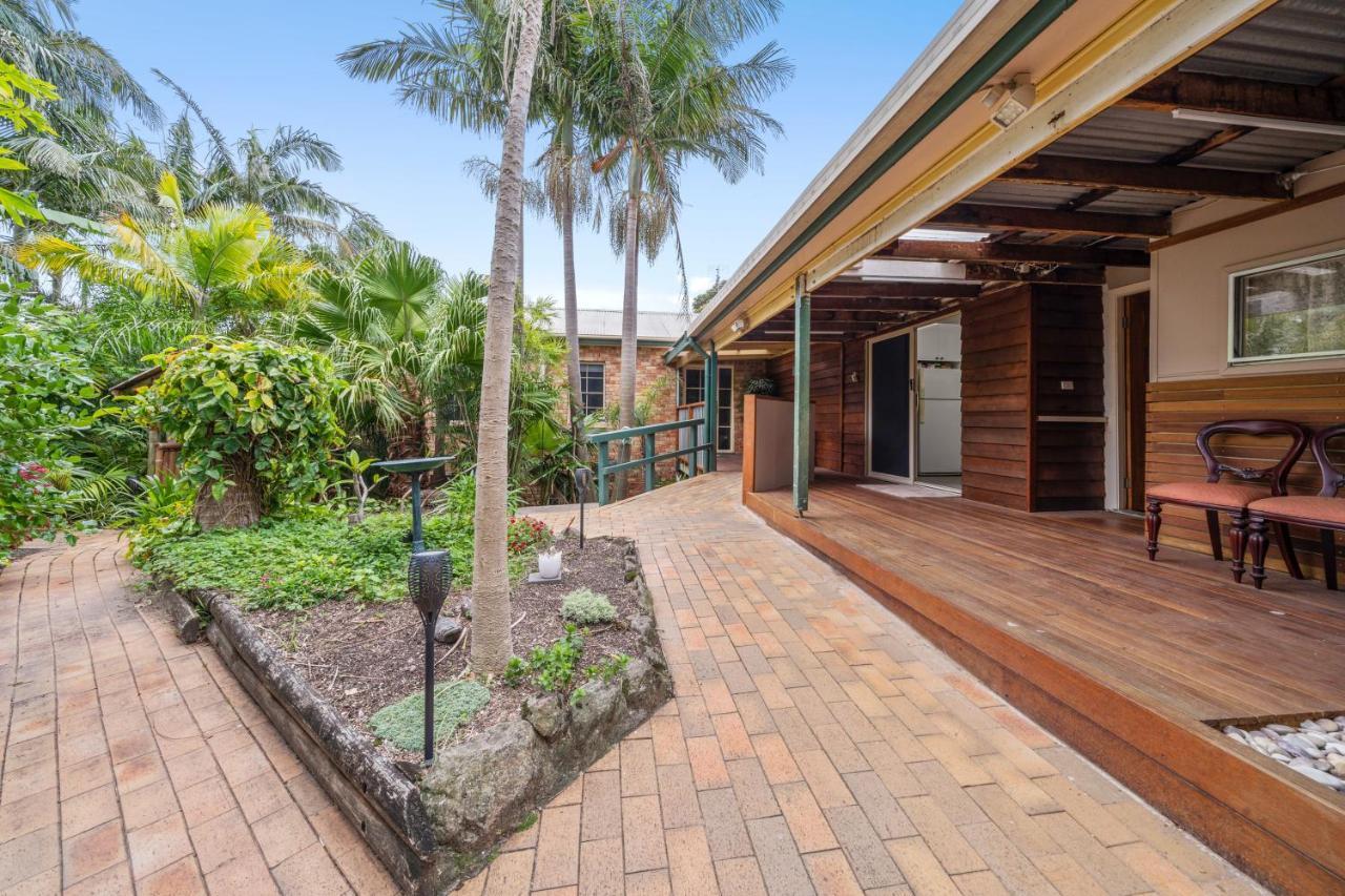 Oasis Inn Ulladulla - Welcoming Guests 18 Years And Older ภายนอก รูปภาพ