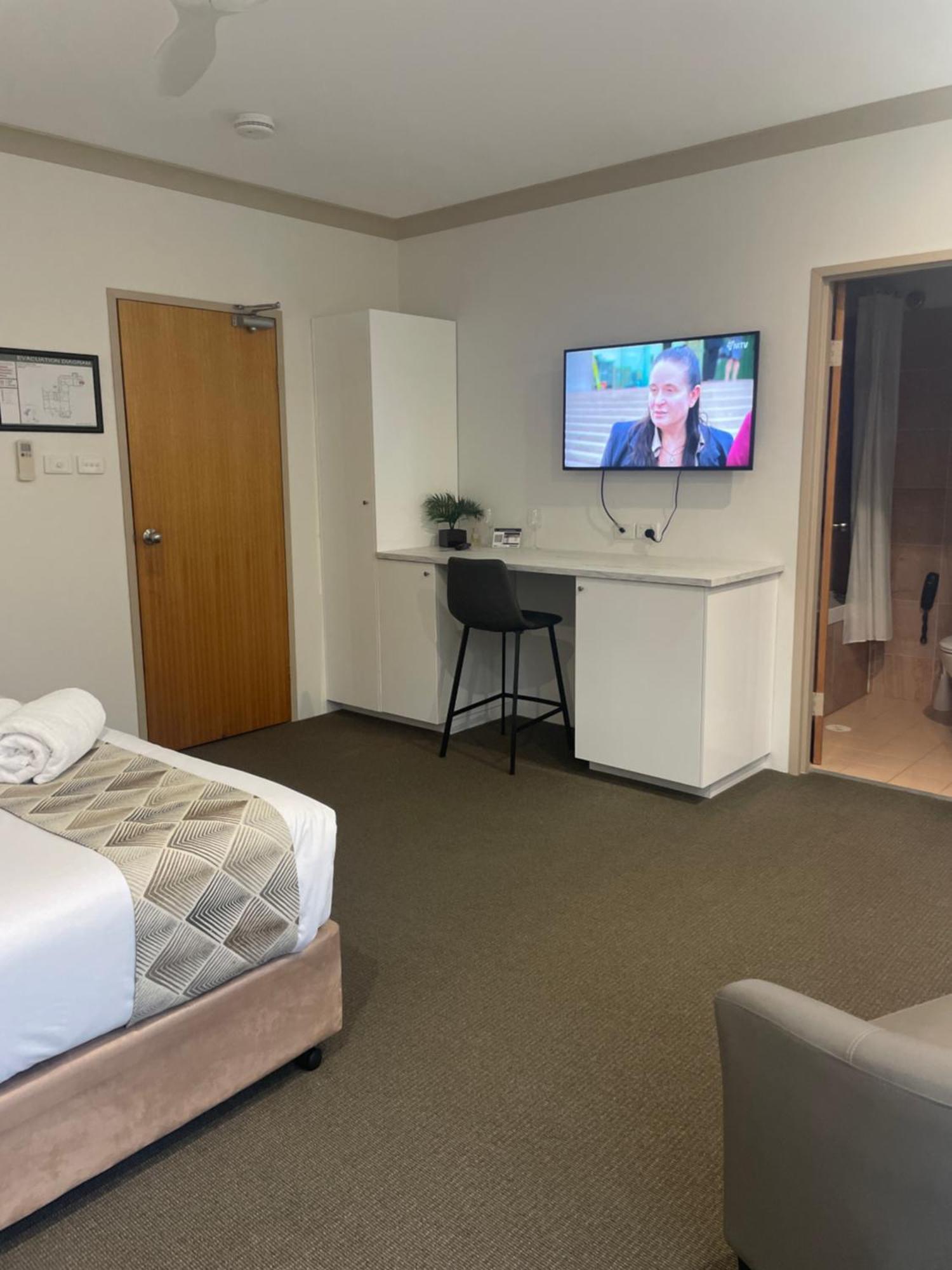 Oasis Inn Ulladulla - Welcoming Guests 18 Years And Older ภายนอก รูปภาพ