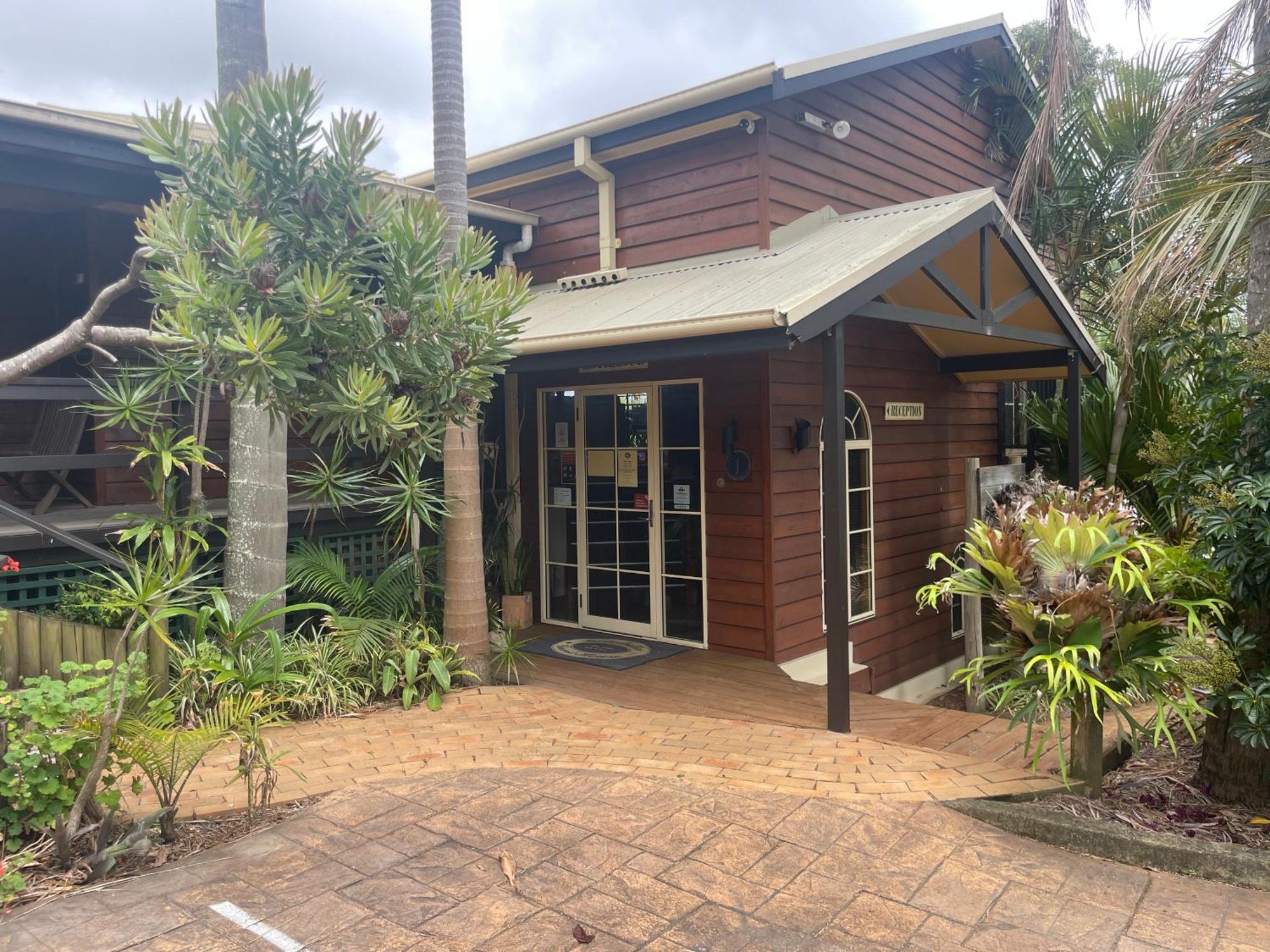 Oasis Inn Ulladulla - Welcoming Guests 18 Years And Older ภายนอก รูปภาพ