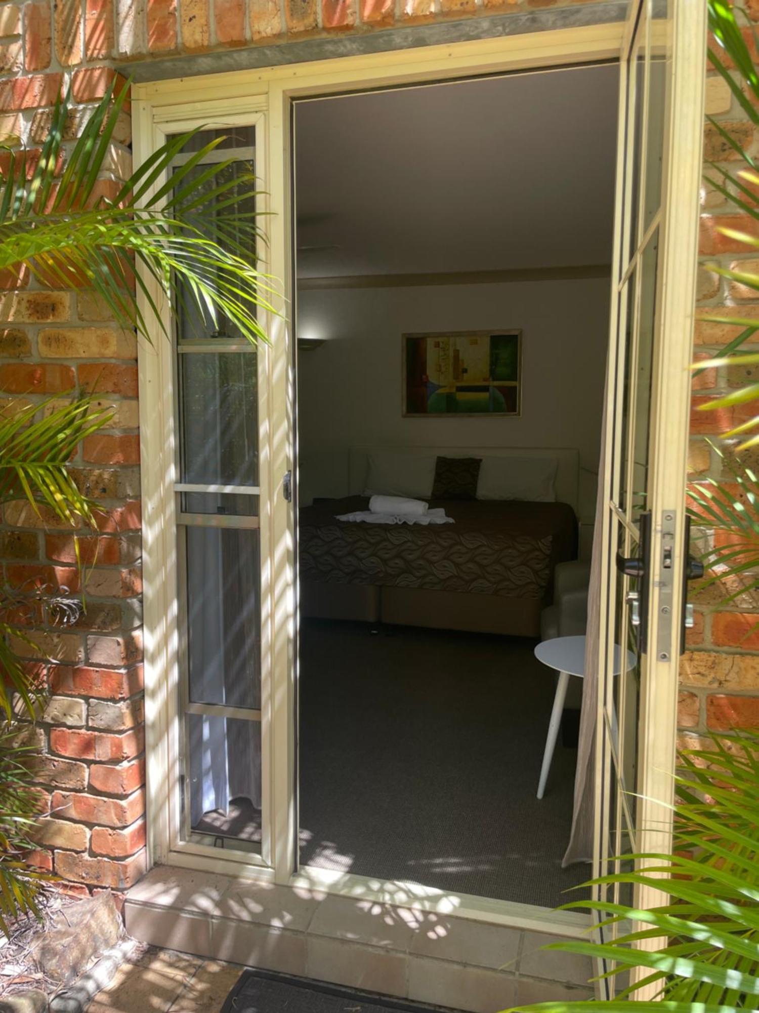 Oasis Inn Ulladulla - Welcoming Guests 18 Years And Older ภายนอก รูปภาพ