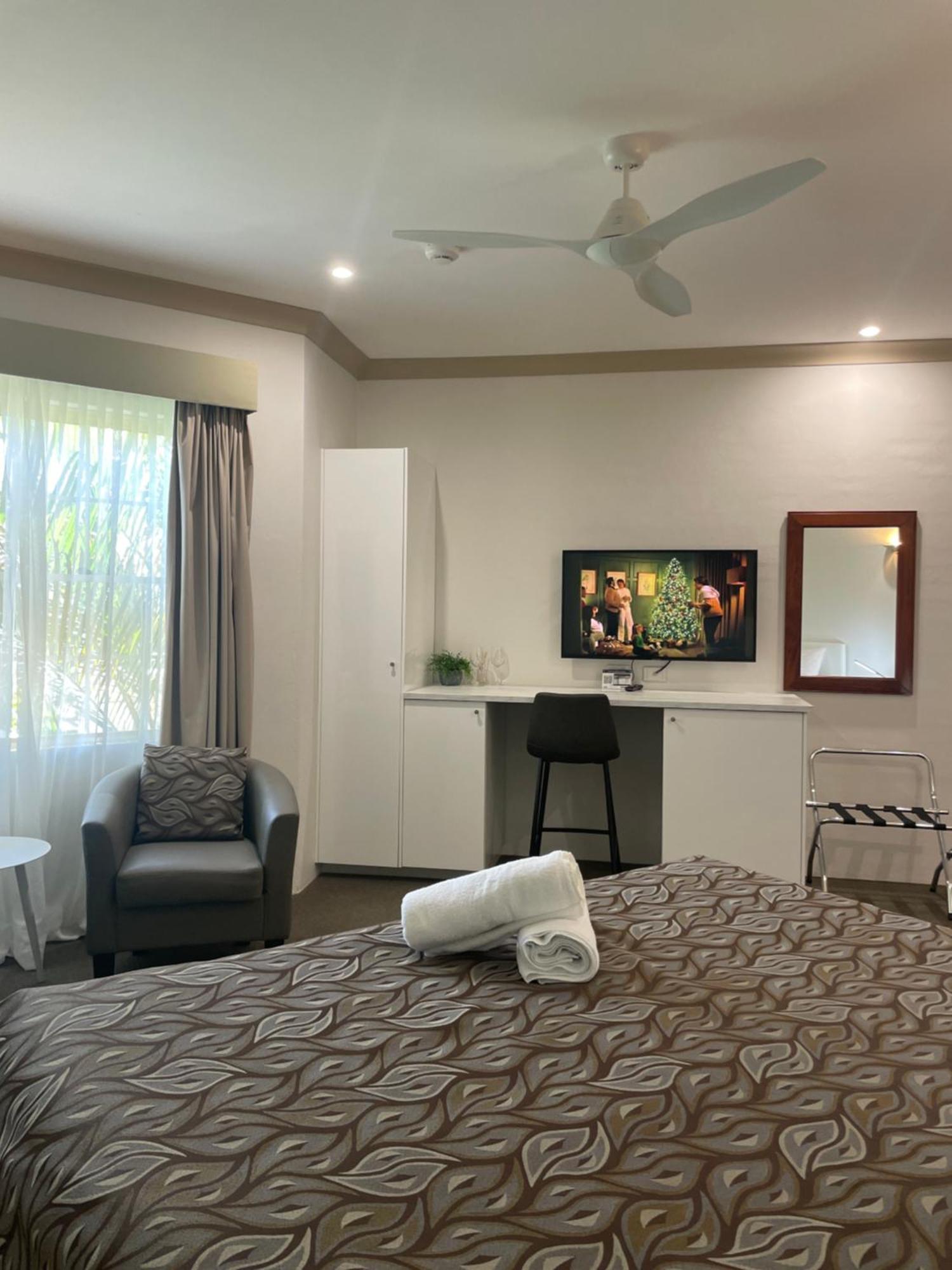 Oasis Inn Ulladulla - Welcoming Guests 18 Years And Older ภายนอก รูปภาพ
