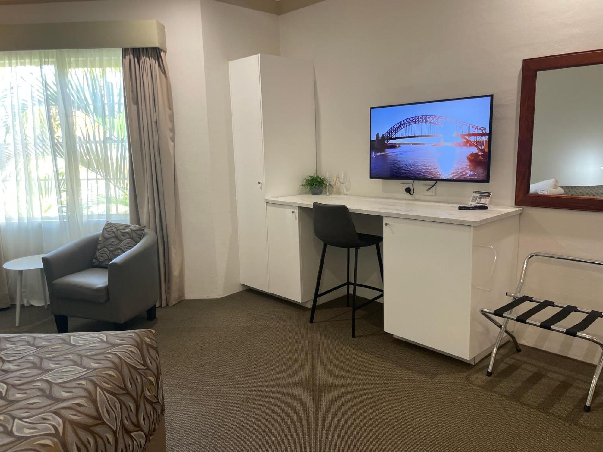 Oasis Inn Ulladulla - Welcoming Guests 18 Years And Older ภายนอก รูปภาพ