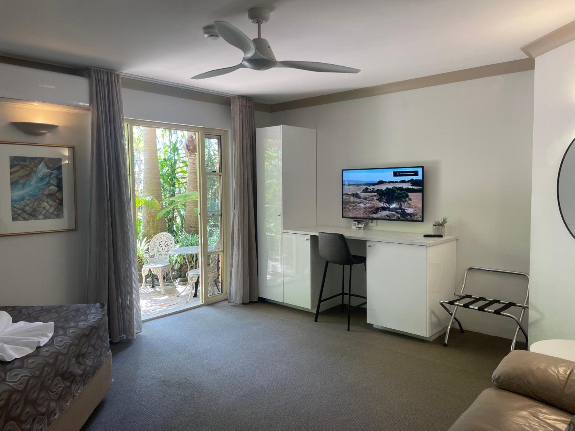 Oasis Inn Ulladulla - Welcoming Guests 18 Years And Older ภายนอก รูปภาพ