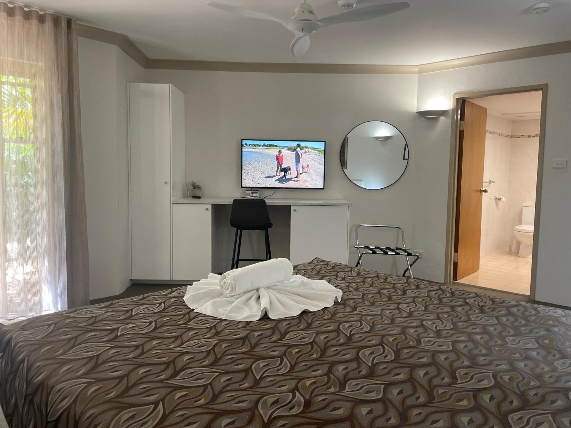 Oasis Inn Ulladulla - Welcoming Guests 18 Years And Older ภายนอก รูปภาพ