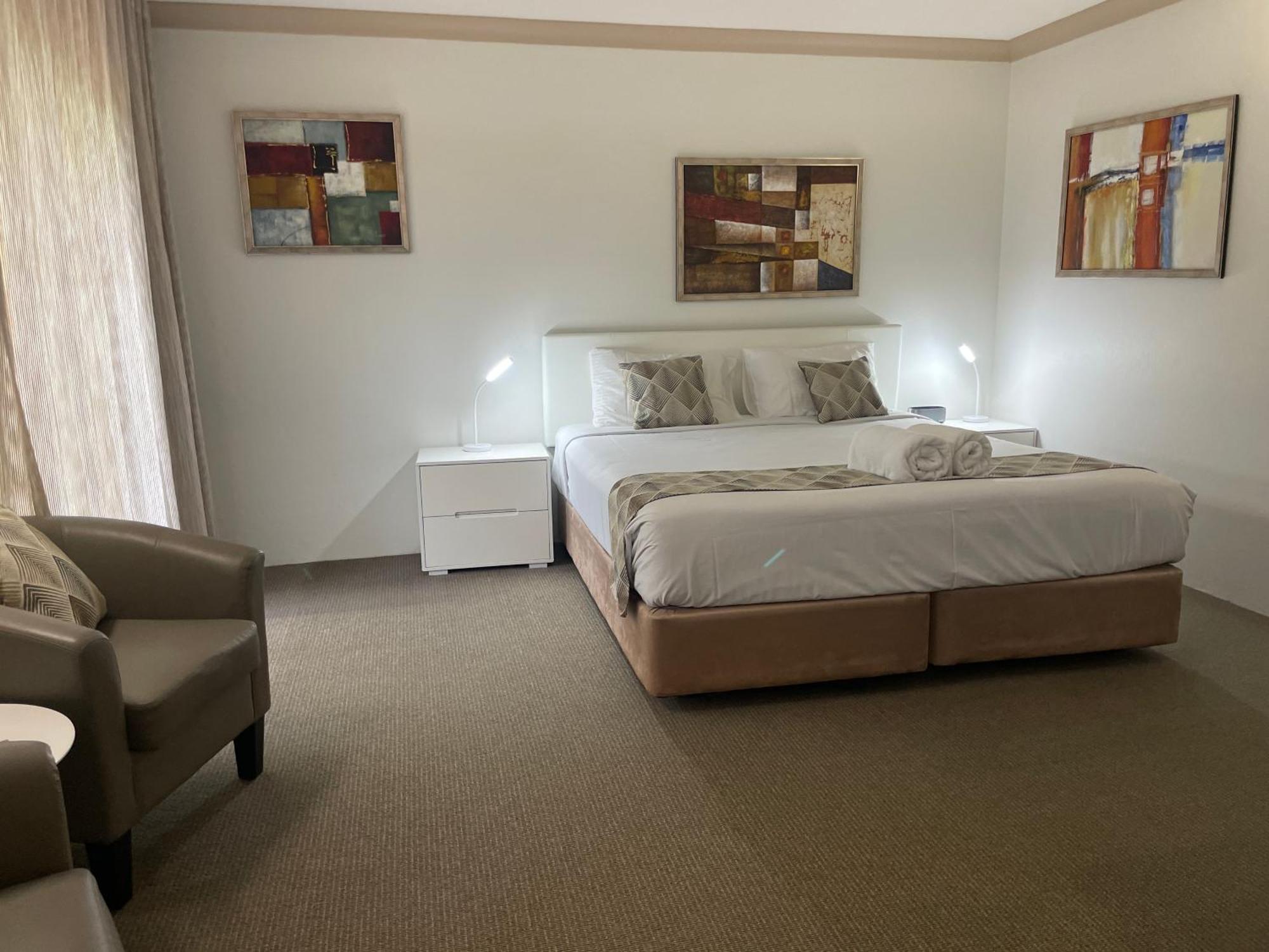 Oasis Inn Ulladulla - Welcoming Guests 18 Years And Older ภายนอก รูปภาพ