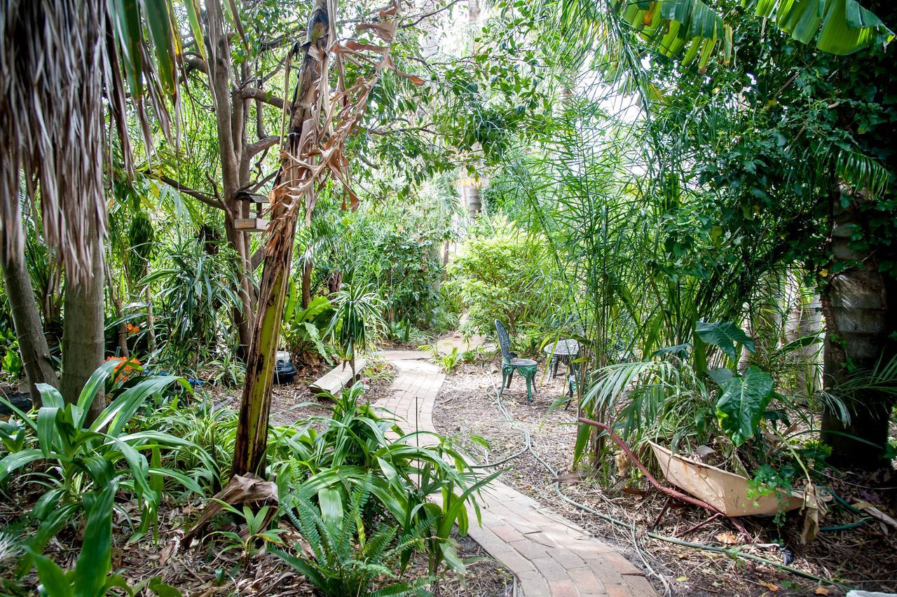 Oasis Inn Ulladulla - Welcoming Guests 18 Years And Older ภายนอก รูปภาพ