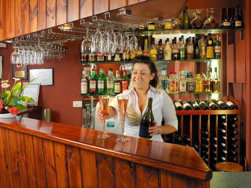 Oasis Inn Ulladulla - Welcoming Guests 18 Years And Older ภายนอก รูปภาพ