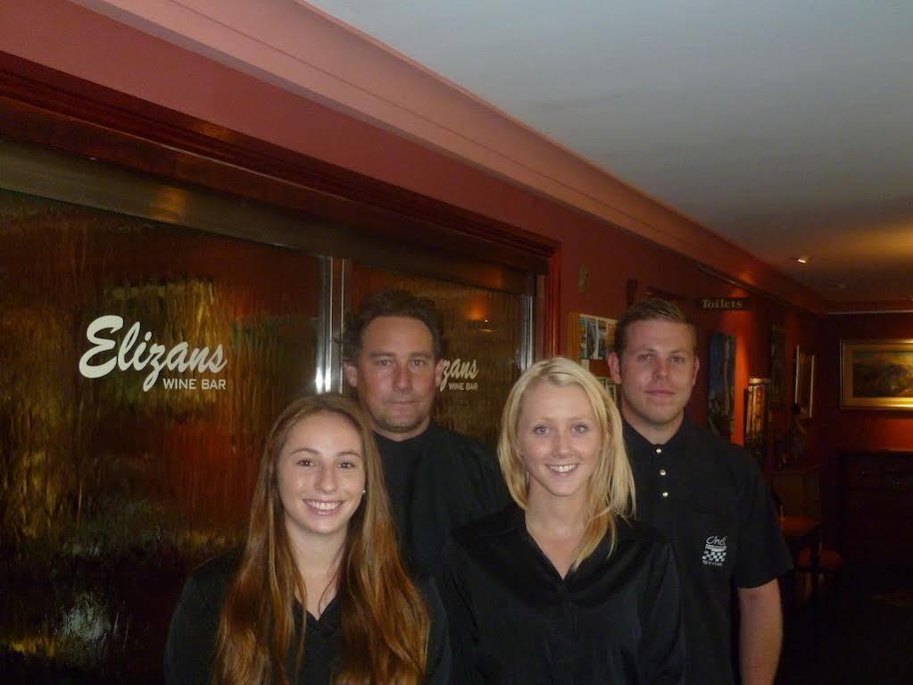 Oasis Inn Ulladulla - Welcoming Guests 18 Years And Older ภายนอก รูปภาพ
